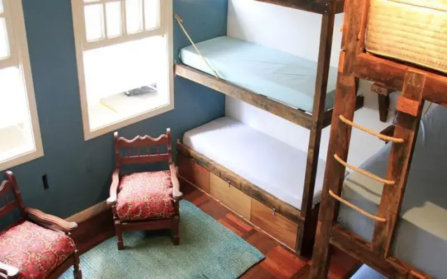 Zé Caramujo Hostel
