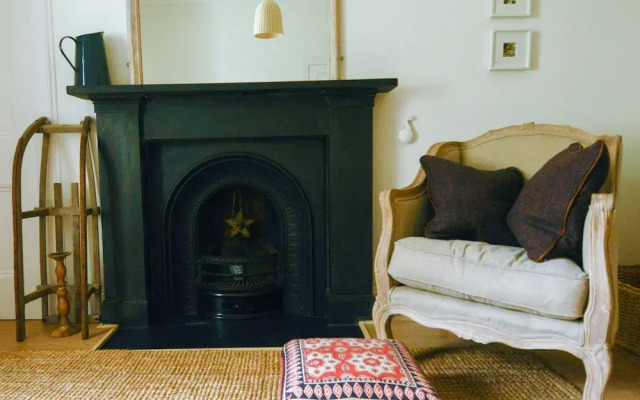 398 Avondale Place Apartment