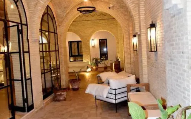 Sarra Hotel