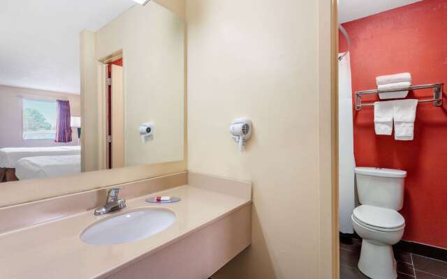 Travelodge by Wyndham Richmond IN