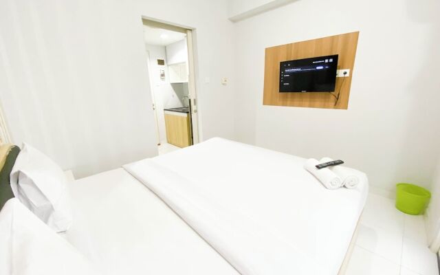 Homey 1Br Without Living Room At Amartha View Apartment