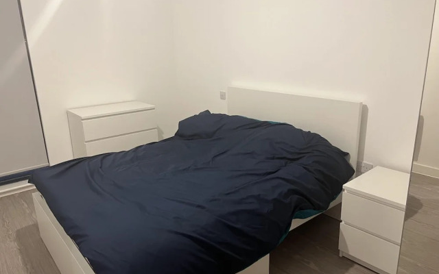 Charming 2-bed Apartment in Salford Newly Built