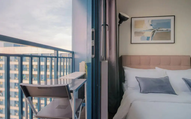 Room-sleek Studio With City Views on the