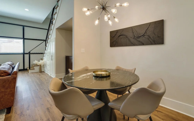 Upscale Texarkana Townhome, Walk to Downtown!