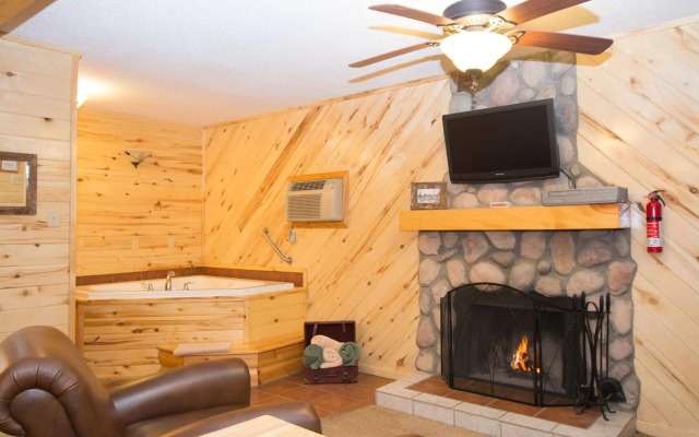 Upper Canyon Inn & Cabins