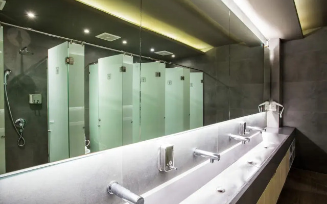 H-Ostel - Adults Only