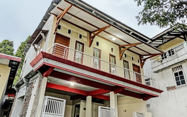 OYO 93422 Villa Tirto