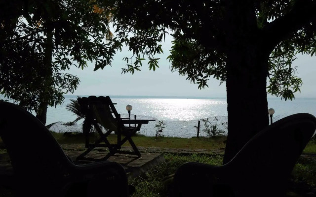 orchid lake view homestay