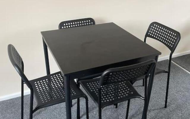 Lovely 1 bedroom studio apartment - Merthyr Tydfil