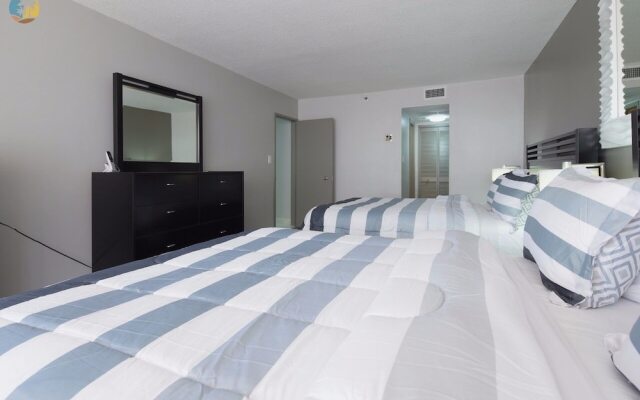 Alexander 1119 2 Bedroom Apts by RedAwning