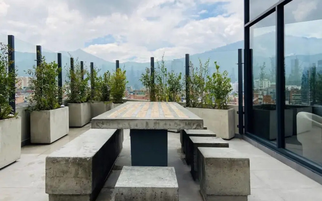 w Modern Loft in Unique Building