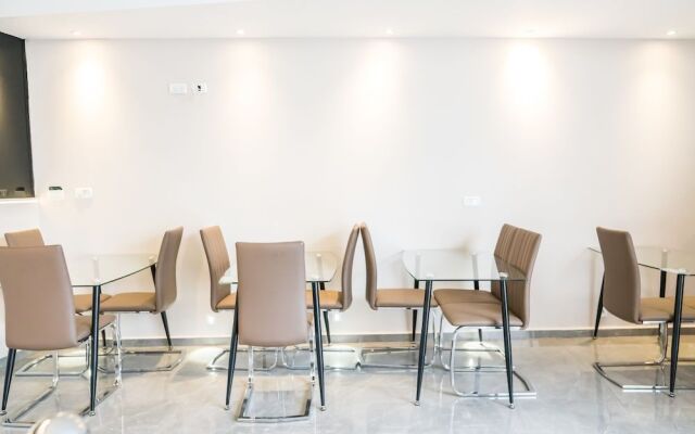 Lago Suites Hotel