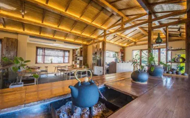Xiangjian Chashe Hostel