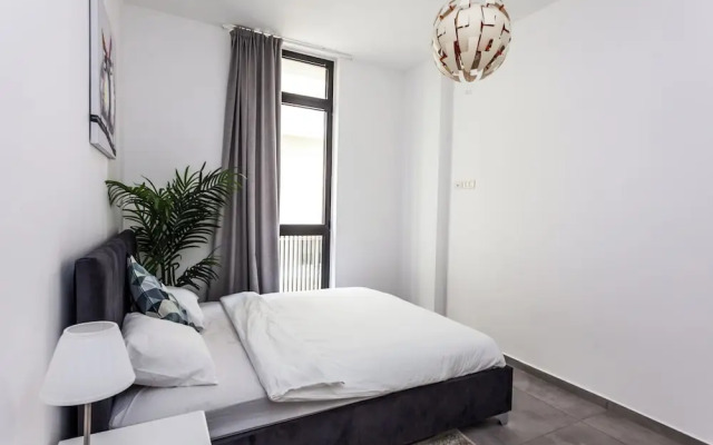 Modern Apartment Walking from the beach
