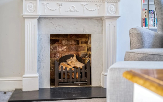 Cozy and Spacious Kensington Maisonette