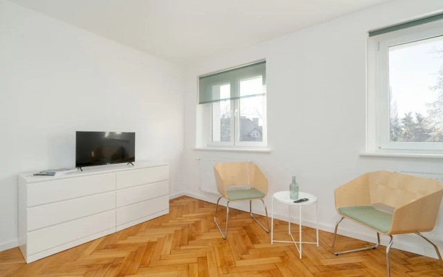 Studio With Outdoor Parking by Renters
