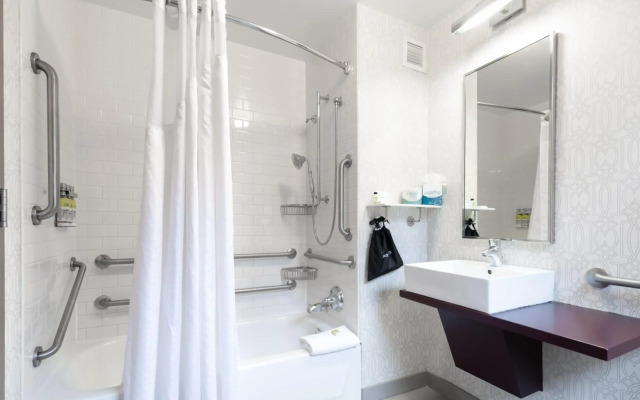 Holiday Inn Express Chicago - Magnificent Mile by IHG
