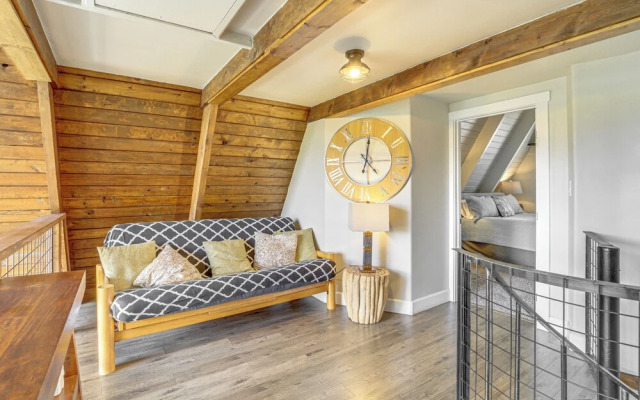 Flagstaff A-frame Cabin w/ Deck & Lovely Views!