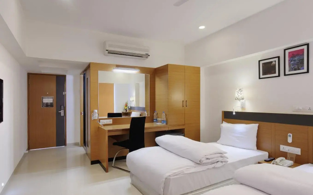 Hi5 Hotel & Experience