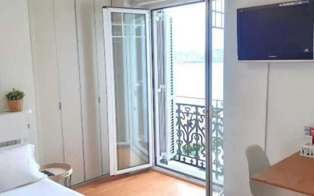 SEAFRONT LUXURY STUDIO by www.SanSebastianApartments.es