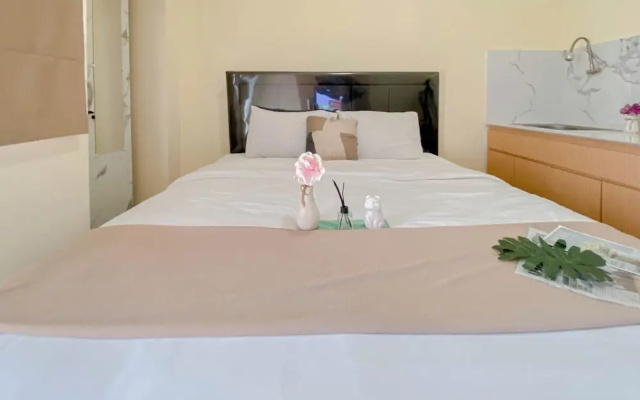 Nice Studio Green Pramuka City Apartment near Shopping Center – Guest Rooms – Jakarta