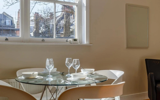 Charming 2 Bed Next To Ravenscourt Park