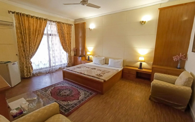 Delano Guest House