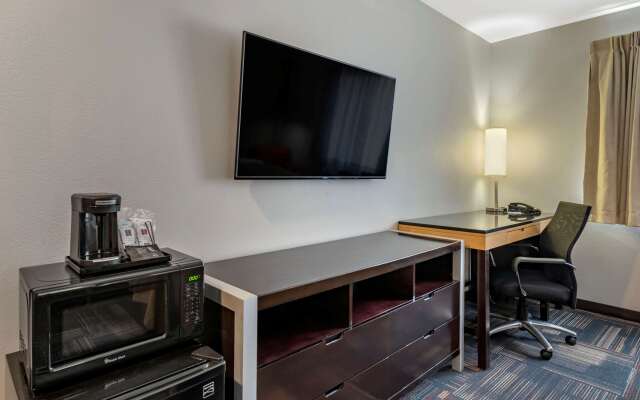 Quality Inn & Suites Evansville Downtown