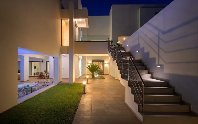 Ixian Hilltop Villa