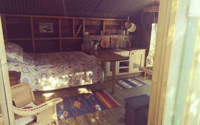 Cosy Cabin With Wood Burner Near Beach