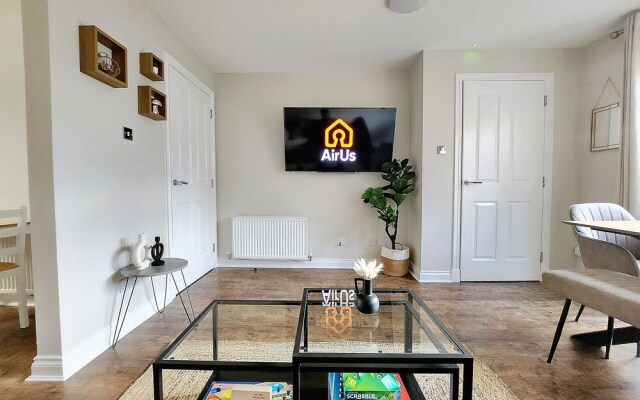 Modern 5 Bed Townhouse with Free Parking