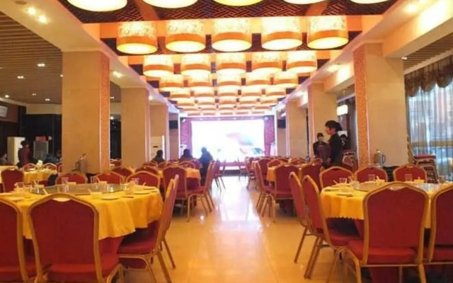 Huadong Hotel