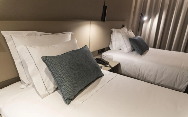 Omid Saldanha Hotel