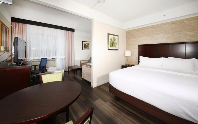 Holiday Inn & Suites Windsor Ambassador Bridge by IHG