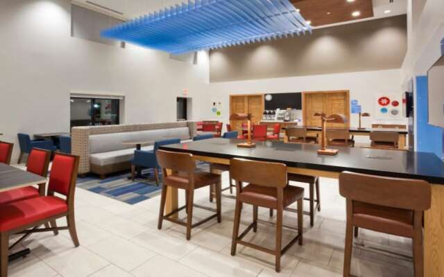 Holiday Inn Express Hotel & Suites RIPLEY, an IHG Hotel