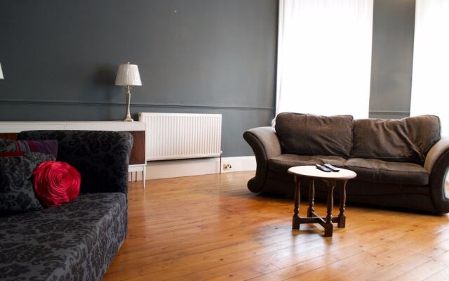 2 Bedroom Apartment With Free Parking