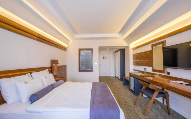 Karpalas City Hotel & Spa
