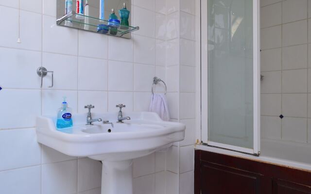 Spacious 2 Bedroom House With Garden in Islington