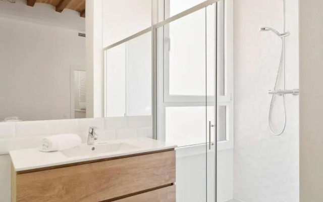 Arc de Triomf Luxury Modern 2-Bedroom 2-Bathroom