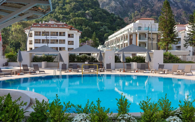 Faros Premium Beach Hotel