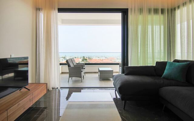 Phaedrus Living: Sea View Anna Residence 302