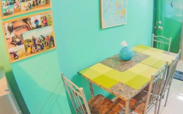 NoMadsMNL Backpackers Homestay