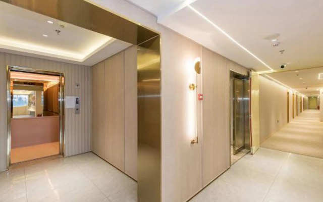Happy Time Luxury Hotel (Beijing Fengtai Railway Station Jijiamiao Subway Station)