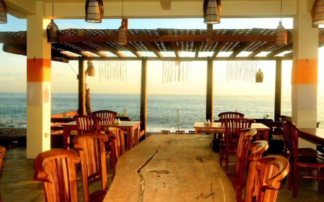Amed Sunset Beach