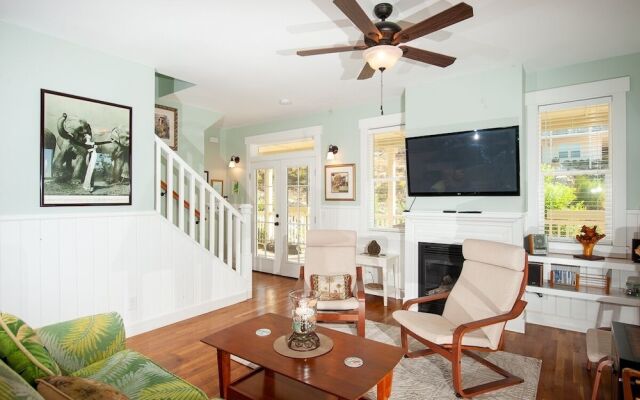 The Black Pearl 3 Bedroom Home