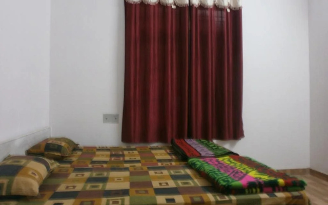 Samrat Palace Guest House – Guest Rooms – Sarnath