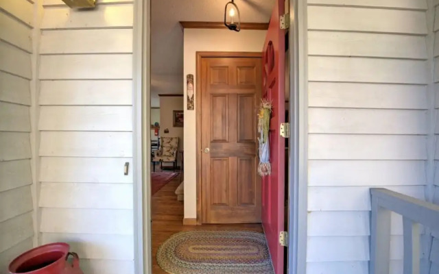 Lilly's Mountain Getaway - 4 Br Home