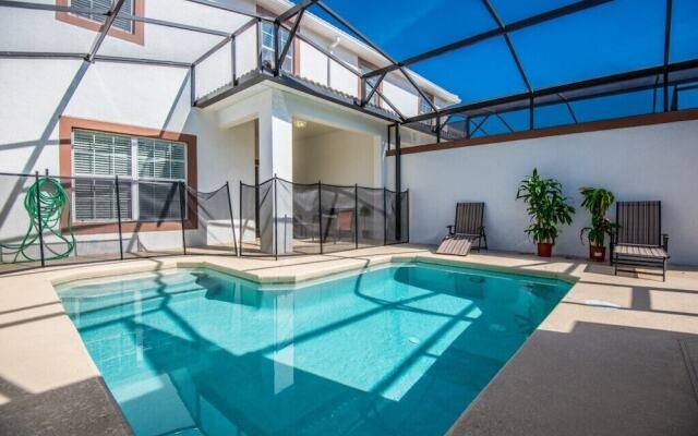 4 Bedroom 3 Bathroom Townhome w Pool