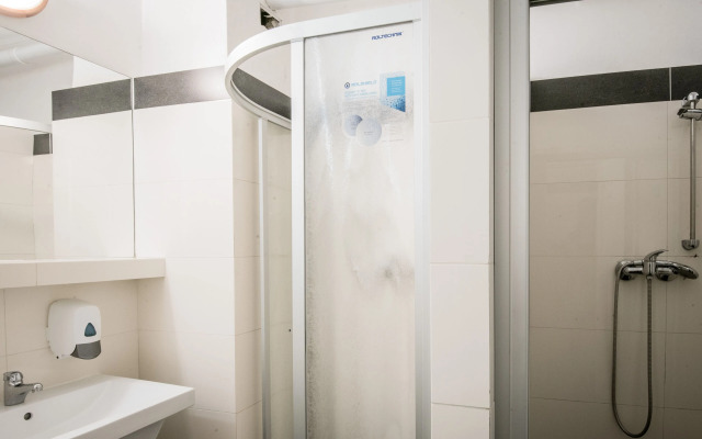 Charles Bridge Economic Hostel