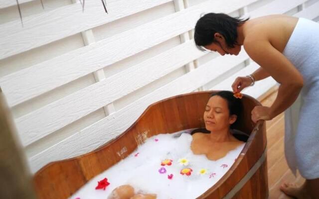 Barefeet Naturist Resort